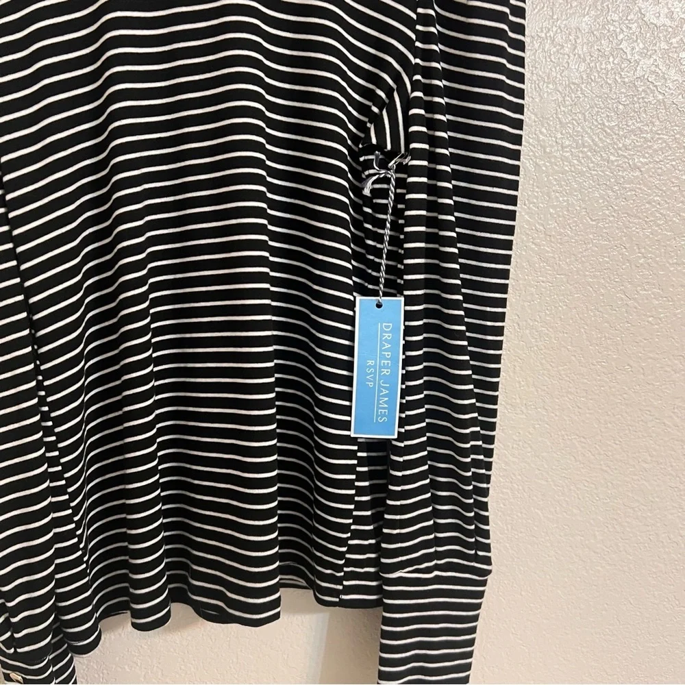 Draper James blouse Womens
Mockneck Long Sleeve Black and White
Stripe Size M - Picture 4 of 9